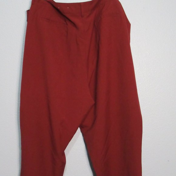 Curvy Maroon Cropped Slacks - Picture 7 of 8